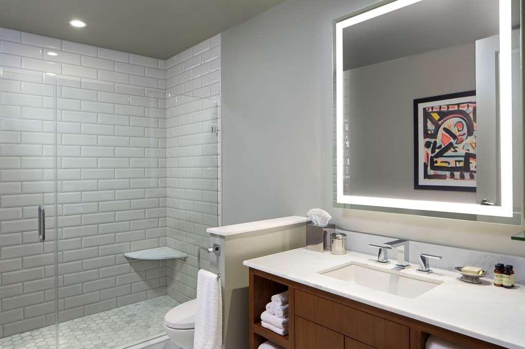 Hotel Zaza Houston Memorial City Room photo