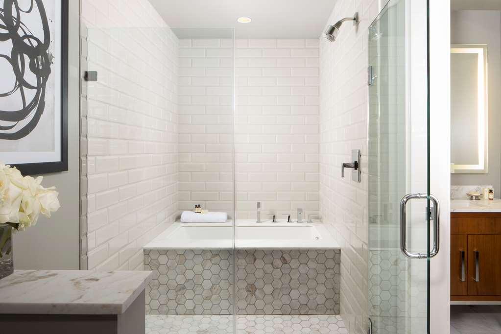 Hotel Zaza Houston Memorial City Room photo