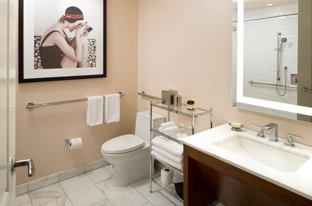 Hotel Zaza Houston Memorial City Room photo